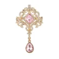 Élégante broche de style cour vintage dorée avec cristaux roses et strass scintillants. - Rose Clair