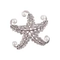 Elegante spilla a forma di stella marina con perle e strass, accessorio di moda da donna. - Spilla a stella marina / Argento (xz4016B)