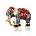 Exquisite Elefanten Brosche mit leuchtend rotem Emaille und polierten goldfarbenen Details. - Roter Elefant Brosche (xz4754A) / Rot