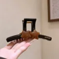 Schwarze und karamellfarbene Stern Haarspange, große elegante Haarklammer für dickes Haar. - Oversized / 15cm / Karamell Kaffee