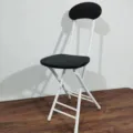 Sedia pieghevole moderna e minimalista portatile con telaio in metallo bianco e seduta nera. - Gambe bianche - nero