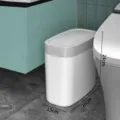 Pattumiera stretta in plastica 10L con coperchio a pressione per bagno WC uso domestico - Modello a pressione standard / Grigio biancastro