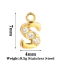 Ciondolo con lettera S in acciaio inossidabile dorato con tre pietre zirconi 7x4mm - Argento Lettera S (PJ0348-02*S)