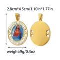 Ciondolo ovale retrò in acciaio inossidabile con ritratto di Gesù, strass e dettagli. - Gesù Ovale Oro Strass Traforato (TP2910-02) / 2.8cmx4.5cm