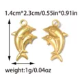 Colgante de doble delfín de acero inoxidable dorado dijes de joyería DIY 1.4x2.3cm. - Estilo Delfín Doble (TP2640-02) / Dorado