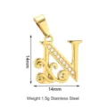 Ciondolo lettera N in acciaio inossidabile dorato con zirconi cubici e dettagli a onda. - Stile Lettera N (PJ0160-02*N)