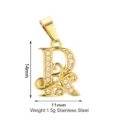 Vista dettagliata del ciondolo con lettera R in acciaio inossidabile dorato, dimensioni 14x11mm. - Stile Lettera R (PJ0164-02*R) / Oro