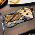 Irregular bamboo-tip shaped black slate dinner plate for western steak, BBQ, and desserts. - Figure-8 Shape 35cm×21cm - Medium