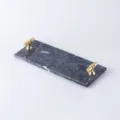 Bandeja decorativa de mármol oscuro con asas de metal dorado para el almacenamiento del hogar. - Bandeja en T pequeña gris olas con asa de lujo
