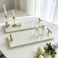 Bandeja de tocador de mármol blanco de lujo con asas doradas para almacenamiento de hogar - Estilo de Mango Minimalista / 30x10x4cm