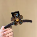 Grande molletta per capelli da donna, design floreale tartarugato, accessorio elegante. - Stile Fiore Blu Marrone / Grande (circa 13 cm) / Blu Marrone (Base Cioccolato)