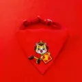 Bandana rossa per animali domestici con ricamo di cartoni animati per cani e gatti piccoli. - Collare per animali con carattere "Fa" (fortuna)