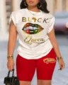 Γυναικείο καλοκαιρινό casual t-shirt κοντό μανίκι και κόκκινο σορτς σετ με γραφική στάμπα - Лευκό Χείλη