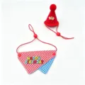 Joli ensemble chapeau et bandana d'anniversaire pour animal, bavoir à carreaux rouges. - Rouge