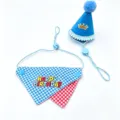 Set de fête d'anniversaire pour animal de compagnie avec chapeau bleu et bandana à carreaux. - Bleu