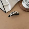 Kleine Acetat Bananenklammer mit schwarz-weißen Schildpatt-Muster für Damen Pferdeschwanz. - Q17-4# Reis Leopard