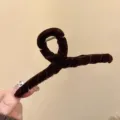 Braune Samt Haarklammer für Damen, elegante gekreuzte Haarspange für Herbst und Winter. - Mocha Braun