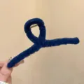Dunkelblaue Samt Kreuz Haarklammer für Damen, elegantes Haarschmuck für Dutt Frisuren. - Dunkelblau