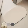 Vista detallada de alfombra de baño ovalada minimalista, superficie lisa absorbente antideslizante. - 40*60cm / Blanco Roto