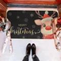 Paillasson de Noël avec renne mignon et lettrage doré pour une entrée festive et cosy. - Style de Noël 6