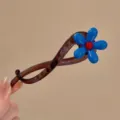 Blaue Blumen Haarklammer süßer Twist Clip Haaraccessoire Detailansicht für Damen - Twist Clip (Tee-Transparent-Basis)