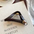 Koreanischer Perlten-Dreieck-Haargreif, elegante dunkle Haarklammer mit Kristall-Detail. - 2# Schokolade/Kaffee Perle