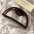 Braune Acetat-Haarklammer mit halbrundem Hohlmuster, elegantes Haarstyling-Accessoire - Dunkelbraun