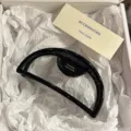 Schwarze halbrunde hohle Haarklammer, elegante Acetat Haargabel für modernes Haarstyling. - Schwarz