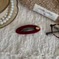 Rote Samt BB Haarspange für Damen, Retro Seitenclip, stilvolles Haaraccessoire für den Alltag - Gold Label Style / Burgunderrot