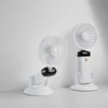 Mini Tischventilator in Weiß, 5 Geschwindigkeiten, Digitalanzeige, wiederaufladbar. - Babynahrung Speziell (Mit Drehbarer Basis) / Weiß