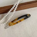 Molla per capelli tartarugata minimalista con strass scintillanti, accessorio elegante. - Tartaruga scura