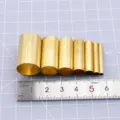Primer plano detallado de 7 tubos de corte redondos de latón para herramientas de arcilla. - Conjunto de Cortadores Circulares / Set de múltiples especificaciones