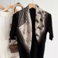 Women's square scarf featuring a stylish four-grid horse and geometric pattern for spring and autumn. - 68*68cm / 37# Black Warhorse