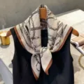 Detail view of a chic square scarf featuring chain and horse motifs with a brown border. - 68*68cm / 39# Chain Beige