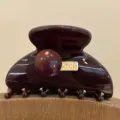Dettaglio molletta per capelli marrone cioccolato, elegante pinza acrilica con decoro a perla. - Piccolo (6.5cm) / Piccolo Semicerchio Perla Molla per Capelli