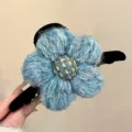 Nahaufnahme Detail der flauschigen blauen Blumen Haarkralle, strukturierte Tweed Mitte, Winter - Groß (J57-7#)