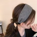 Elegante cerchietto per capelli largo grigio a spina di pesce per donne e ragazze. - Strisce bianche e nere K58-2