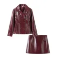 Conjunto de chaqueta cruzada de charol burdeos y falda corta, elegante estilo europeo. - S / Top y Pantalón / Burdeos