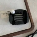 Schwarze Haarklammer mit einzelner weisser Perle eleganter Retro Haarschmuck fuer Damen - Schwarz