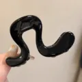 Molla per capelli nera ondulata irregolare, clip lucida ed elegante per acconciature alla moda. - F86-4 nero lucido