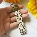 Leopardendruck echtes Haar Leder Schlüsselanhänger mit Vintage Bronze Hardware für Damen. - Kurzes Leopardenmuster (3)