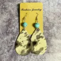 Boucles d'oreilles pendantes en cuir de vachette goutte d'eau perles turquoise style rétro. - Poil de Poney à Pois (6)