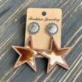 Orecchini a stella in pelle bovina stile cowboy occidentale vintage in legno intarsiato - Stile Stampa Muccata Patchwork (7)