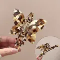 Elegante Schmetterling Haarklammer aus Acetat mit Schildpattmuster für Damen und Mädchen. - Beigekaffee (G69-3)