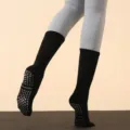 Schwarze Anti-Rutsch Yoga Socken mit Grip für Damen, dicke Baumwoll Pilates Socken. - Einheitsgröße / Schwarz