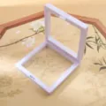 Weißer quadratischer PE-Folie schwimmender Schmuck-Display-Kasten für Ringe und Broschen. - 9x9cm Displaybox (Inklusive Zufälliger Kleiner Karte) / Weiß