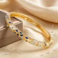Magnifique bracelet jonc vintage en émail doré à motif de fleurs à cinq feuilles et strass. - Blanc + Bleu Foncé