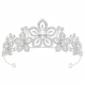 Dettaglio di tiara floreale in cristallo di lega d'argento per accessori per capelli da sposa. - Argento con strass bianchi / Argento