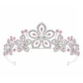 Primo piano dettaglio della corona di tiara floreale argento con scintillanti cristalli rosa e trasparenti. - Argento con zirconia rosa / Argento
