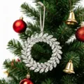 Nahaufnahme des glitzernden Kristall-Blattkranz-Weihnachtsbaum-Anhängers Festtagsdekor. - Blatt-Stil (Stil 2)